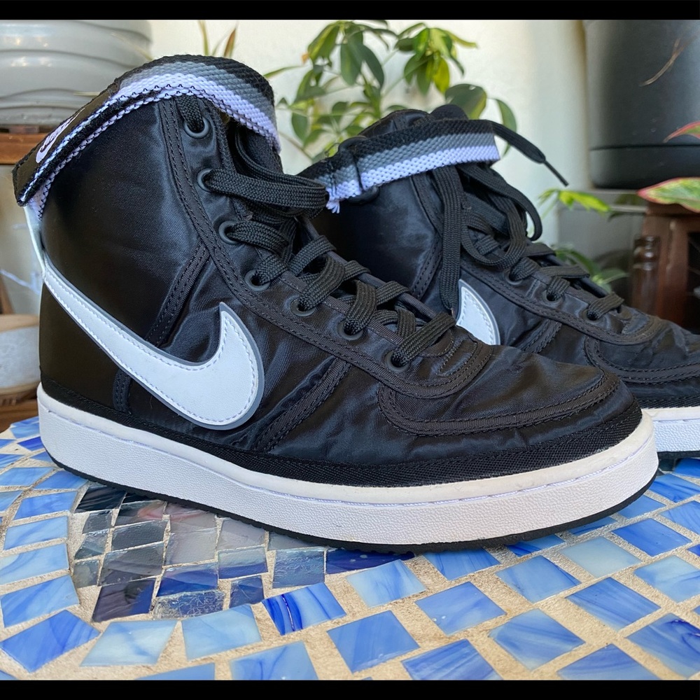 Nike Vandal High Supremes-YOUTH 6.5–does fit women size 9